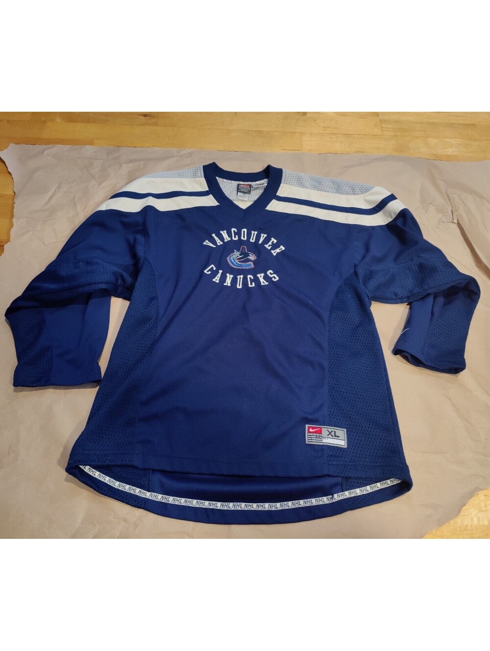 Vancouver Canucks CCM Vintage Hockey Jersey YOUTH 18 XL extra large Nike NHL VTG